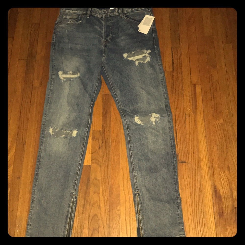 Skinny ripped jeans